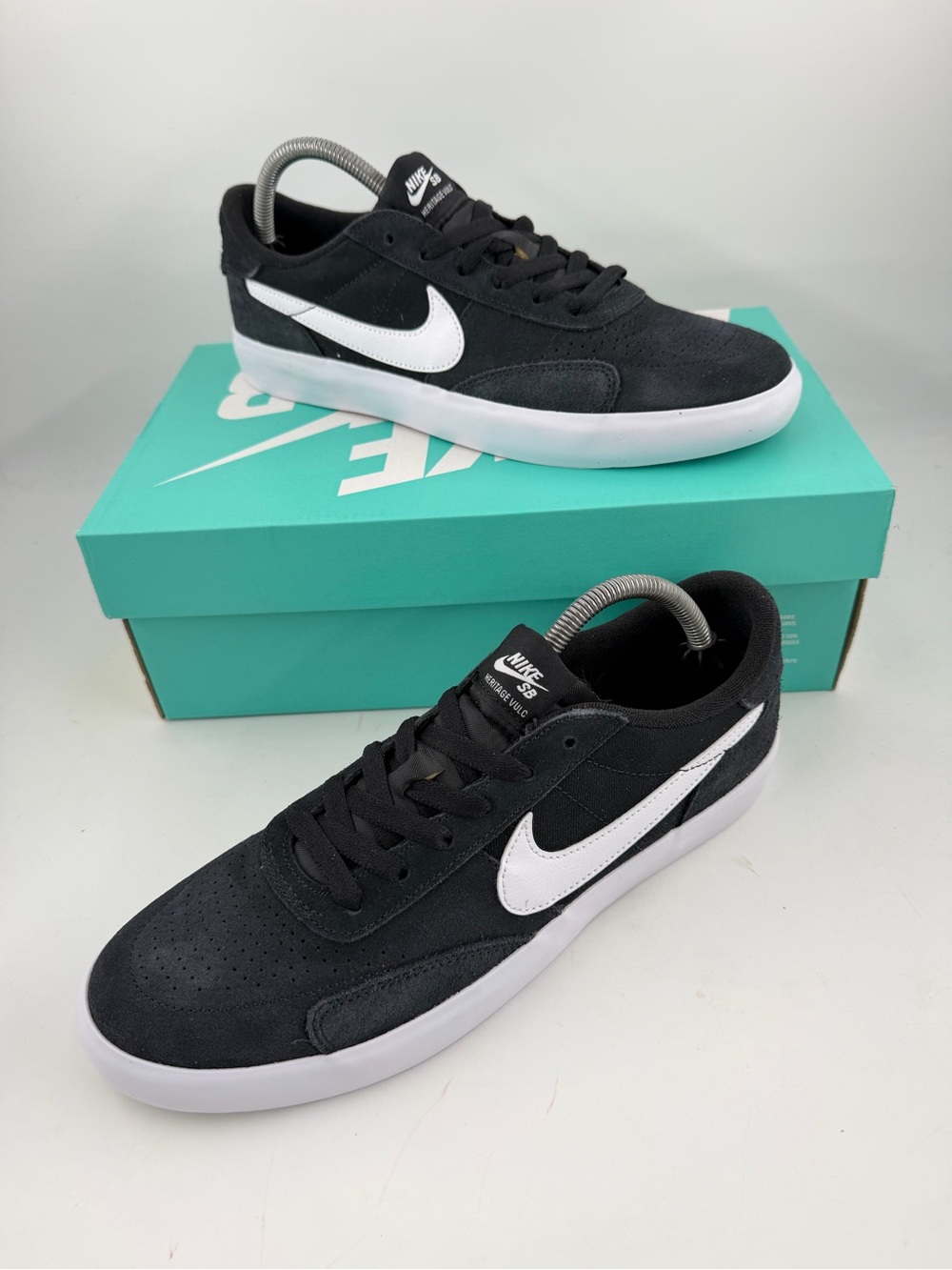 👞 Nike SB Men’s Heritage Vulc -SZ 9.5- Black & White Skateboarding Shoe Sneaker
